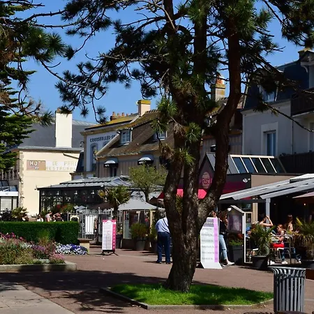 Pres Du Port Centre Et - Vue